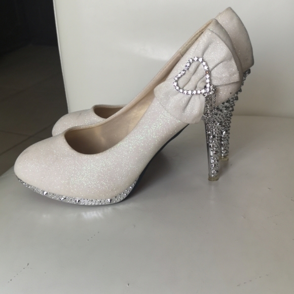 Amazing Shoes - Picture 4 of 12